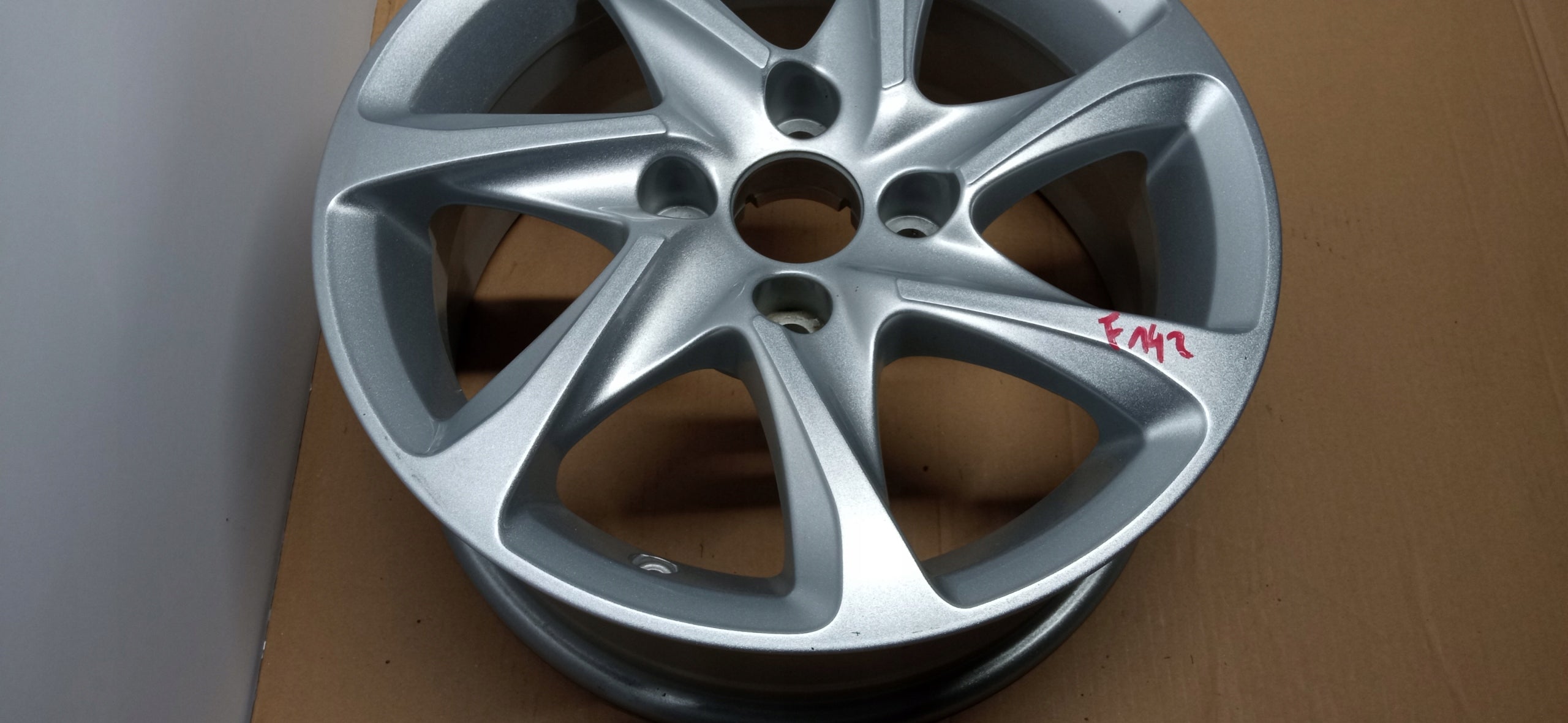 FELGA ALUMINIOWA PEUGEOT 208 6.0
