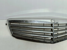 Załaduj zdjęcie do przeglądarki galerii, Mercedes-Benz C KLAS W204 07- ATRAPA GRILL ZDERZAKA PRZEDNIEGO A2048801283