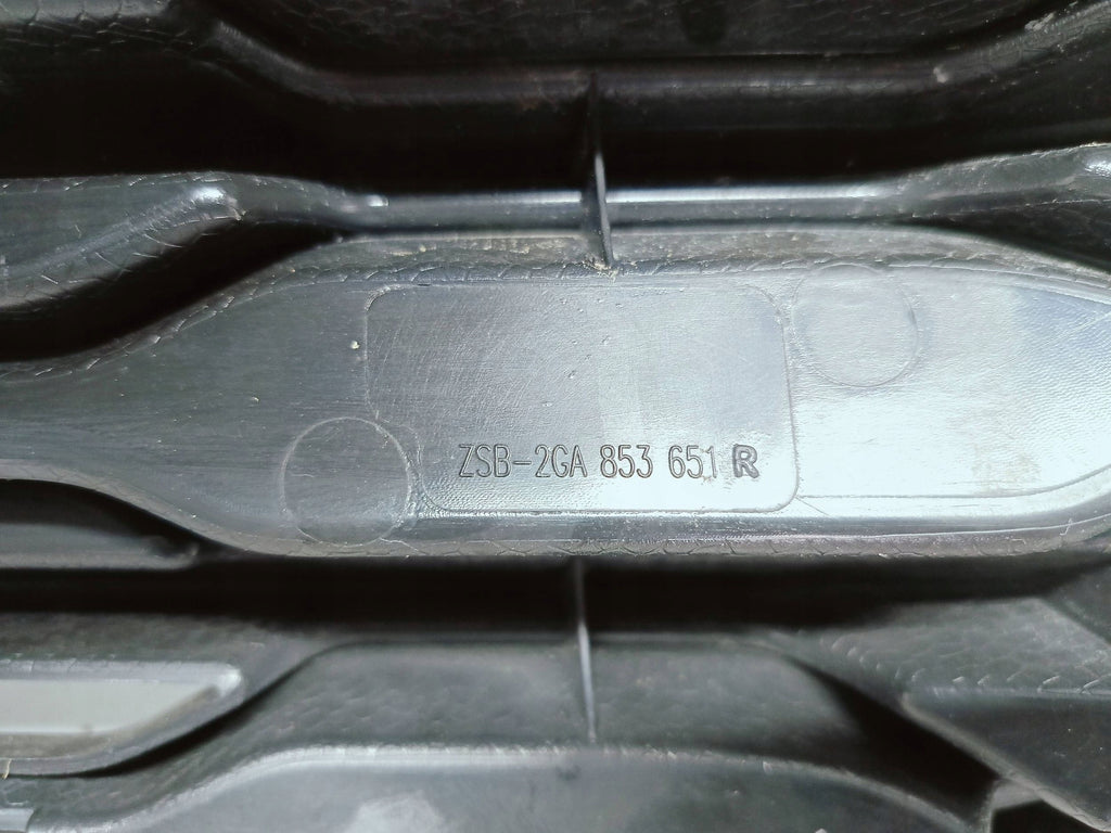Volkswagen T-Roc 17- ATRAPA GRILL KRATKA ZDERZAKA PRZEDNIEGO 2GA853343B