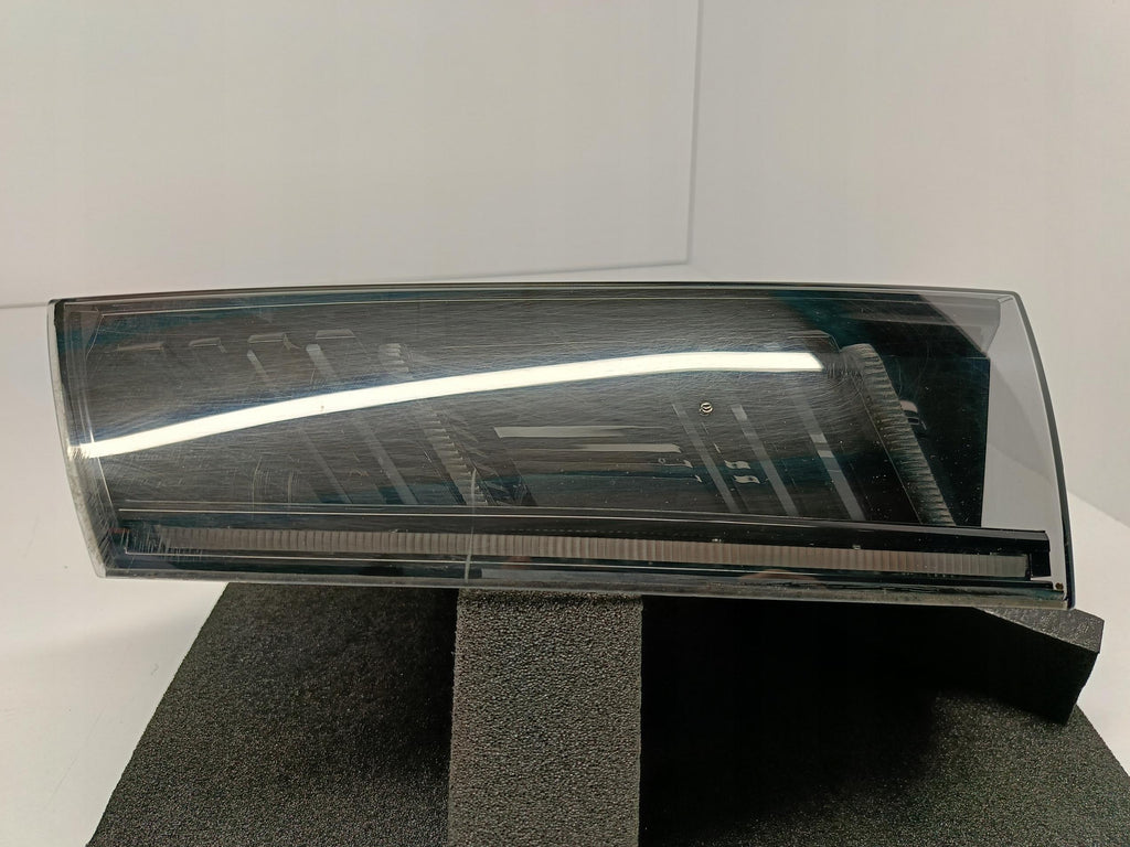 PEUGEOT 508 II 18- LAMPA KLAPY BAGAŻNIKA PRAWY TYŁ LED 9813508180