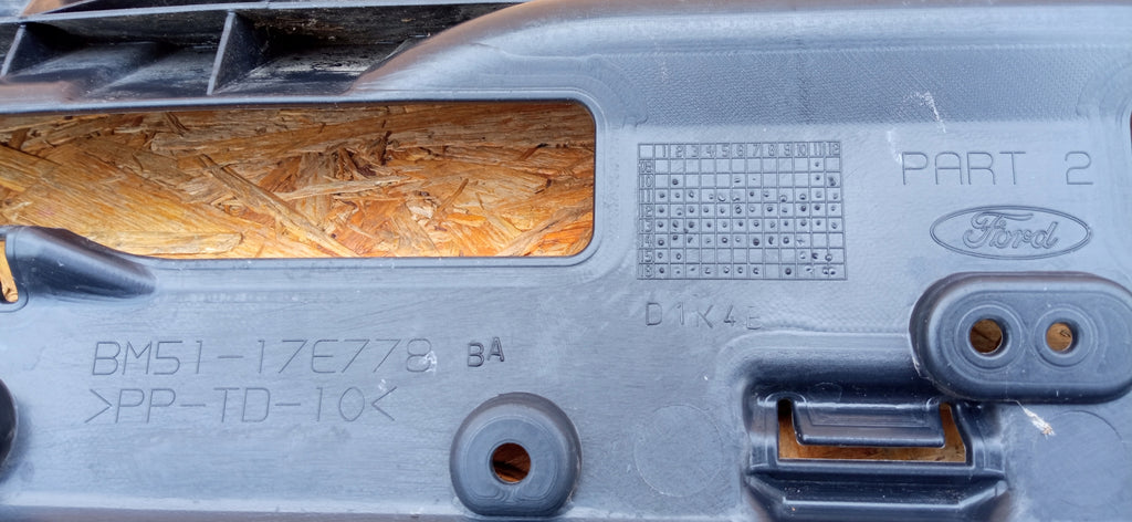 FORD FOCUS MK3 10-CZASZA PAS WZMOCNIENIE STELAŻ GRILLA ZDERZAKA BM51-17E778