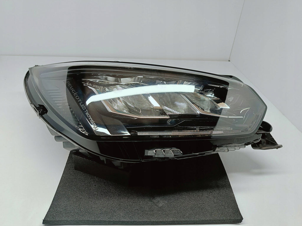 Peugeot 208 II 2 19- LAMPA PRAWA PRZÓD PRZEDNIA FULL LED EU 9855524880