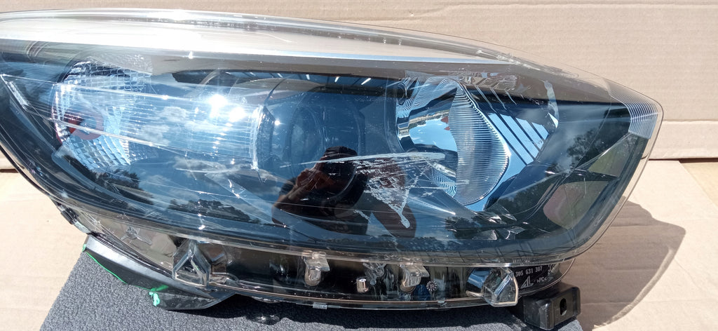 RENAULT CAPTUR I 13- LAMPA REFLEKTOR PRAWY PRZÓD ZWYKŁA H1 260105066R
