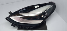 Laden Sie das Bild in den Galerie-Viewer, TESLA MODEL 3 III 17- LAMPA LEWA PRZÓD PRZEDNIA FULL LED 1077375-00-C