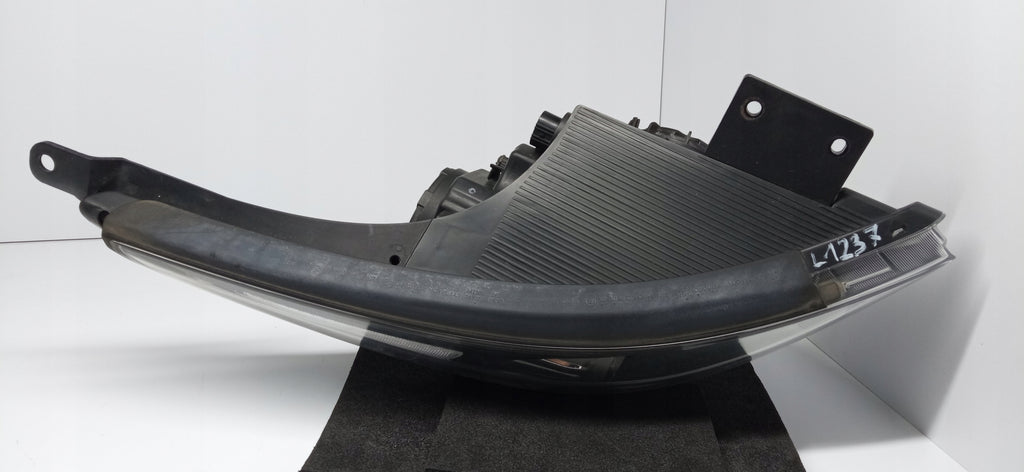 KIA NIRO 16- LAMPA PRAWA PRZÓD PRAWA PRZEDNIA SOCZEWKA XENON 92102-G5
