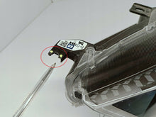 Laden Sie das Bild in den Galerie-Viewer, TOYOTA YARIS IV 4 19- SCHEINWERFER LINKS VORNE VOLL-LED KOITO K0-8 EU