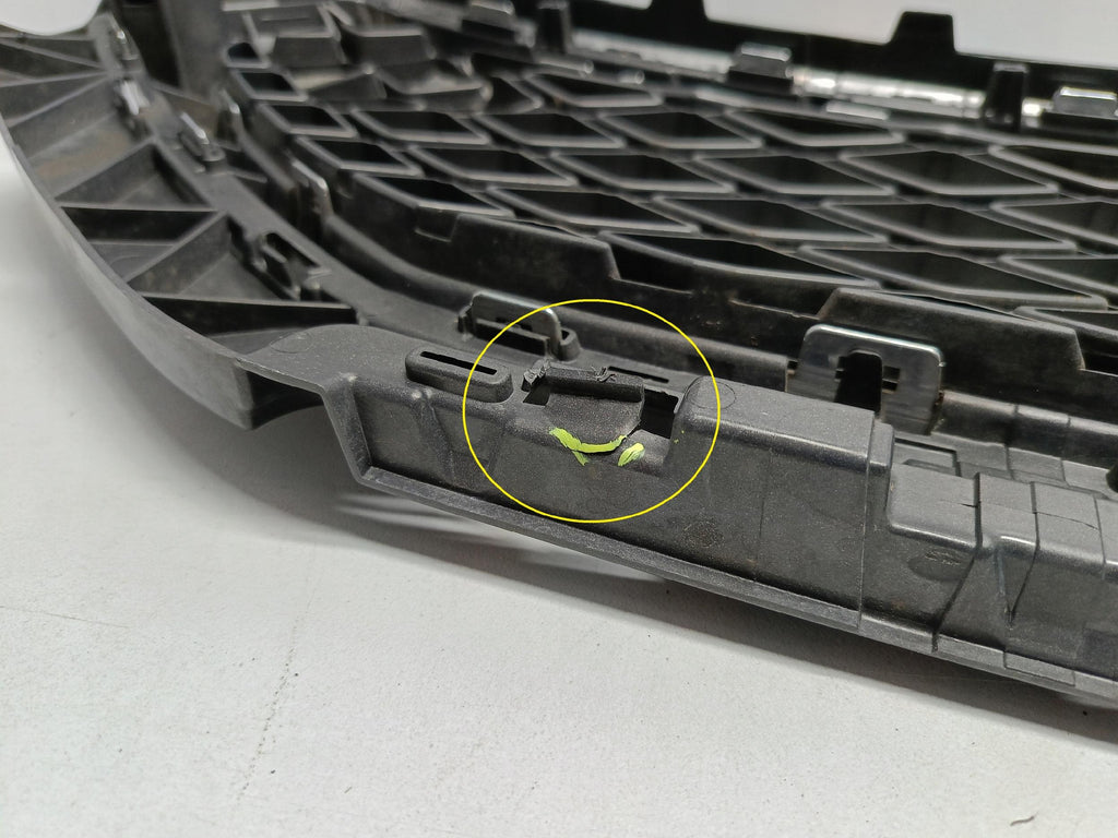 SEAT TARRACO 5FJ 18- MITTELGITTER STOßSTANGE VORNE 5FJ853651B