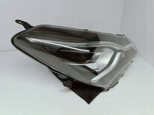 Laden Sie das Bild in den Galerie-Viewer, TOYOTA YARIS III LIFT 17- LAMPA PRAWA PRZÓD SOCZEWKA+LED EU 212-11BZR-LDEM2