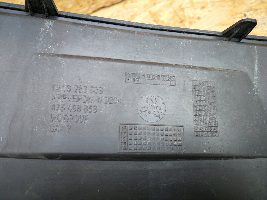 OPEL CORSA D LIFT 12- MITTELLEISTE STOSSSTANGENAUFLAGE VORNE 13286039