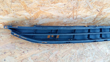 Laden Sie das Bild in den Galerie-Viewer, OPEL CORSA E 14- KÜHLERGRILL UNTEN BLENDE