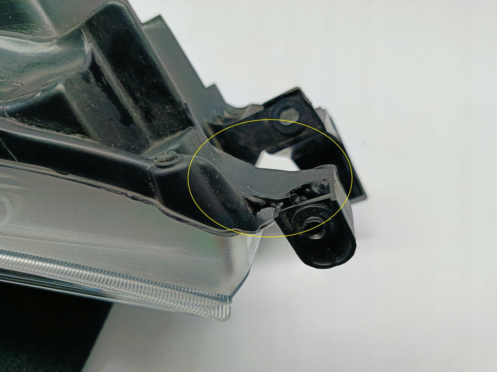 TOYOTA HILUX VIII 8 15-LAMPA REFLEKTOR PRAWY PRZÓD SOCZEWKA LED KOITO 0K-56