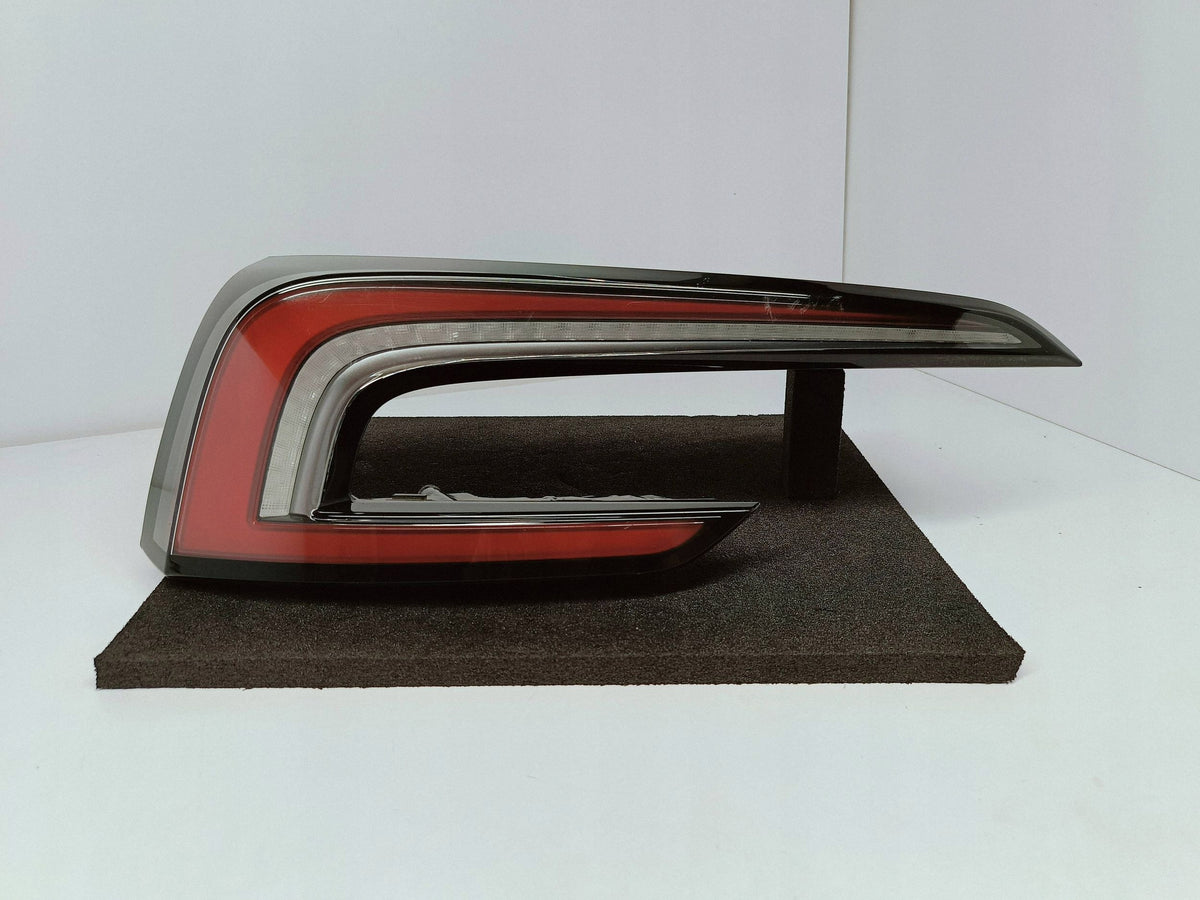 Tesla Model 3 Lift Highland 23- Lampa Klapy Bagażnika Lewa LED 1691498-00-F — zdjęcie 1 z 14