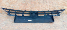Laden Sie das Bild in den Galerie-Viewer, SEAT LEON IV 4 20- UNTERER GRILL STOSSFÄNGER VORNE 5FA853667