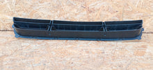 Load image into Gallery viewer, KIA CEED I 06- ATRAPA KRATKA ŚRODKOWA GRILL ZDERZAKA PRZÓD 86565-1H000