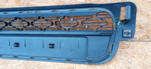 Laden Sie das Bild in den Galerie-Viewer, CITROEN C3 III 16- FRONTSCHÜRZE KÜHLERGRILL STOSSTANGENGRILL MITTE VORNE 9812061877