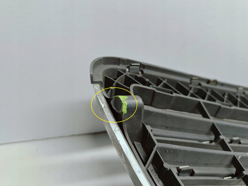 Mercedes-Benz C KLAS W204 07- ATRAPA GRILL ZDERZAKA PRZEDNIEGO A2048801283