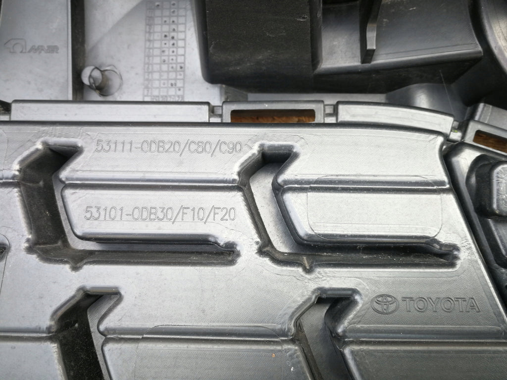TOYOTA YARIS CROSS 20- ATRAPA KRATKA GRILL ZDERZAKA PRZÓD 53111-0DB20