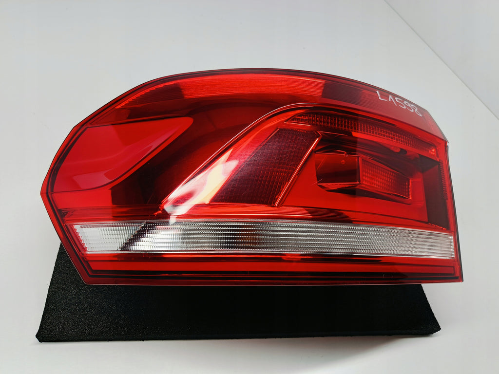 VOLKSWAGEN TOURAN 5TA 15- LAMPA LEWY TYŁ LEWA TYLNA 5TA945095A
