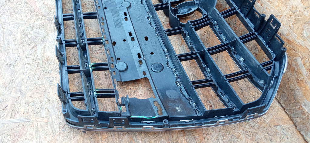 AUDI A6 C7 LIFT 14- KÜHLERGRILL MITTE STOSSSTANGE VORNE 4G0853651BP