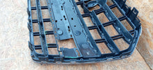 Laden Sie das Bild in den Galerie-Viewer, AUDI A6 C7 LIFT 14- KÜHLERGRILL MITTE STOSSSTANGE VORNE 4G0853651BP