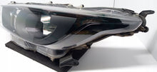 Laden Sie das Bild in den Galerie-Viewer, TOYOTA YARIS IV 4 P21 19- SCHEINWERFER LINKS VORNE LINSE KOITO K0-6 EU
