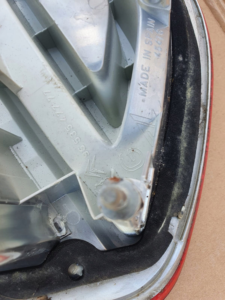 CITROEN C4 PICASSO 06- LAMPA TYŁ TYLNA LEWA 9653547677