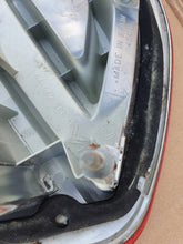 Załaduj zdjęcie do przeglądarki galerii, CITROEN C4 PICASSO 06- LAMPA TYŁ TYLNA LEWA 9653547677