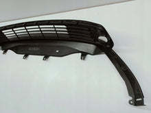 Laden Sie das Bild in den Galerie-Viewer, TOYOTA YARIS CROSS 20- FRONTSPOILER UNTERTEIL STOSSSTANGE 52129-0D080