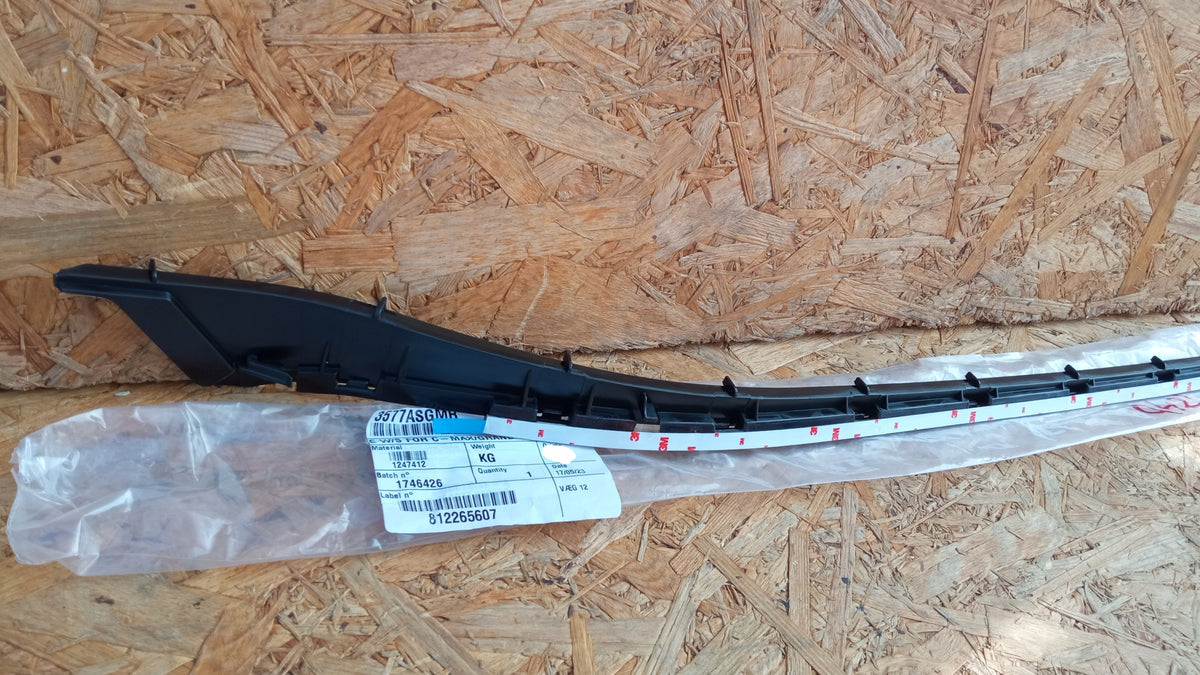 Ford C-Max Grand Cmax 10- Right Trim Strip Wewnętrzna Szyby Czołowej 3577ASGMR — photo 3 of 8