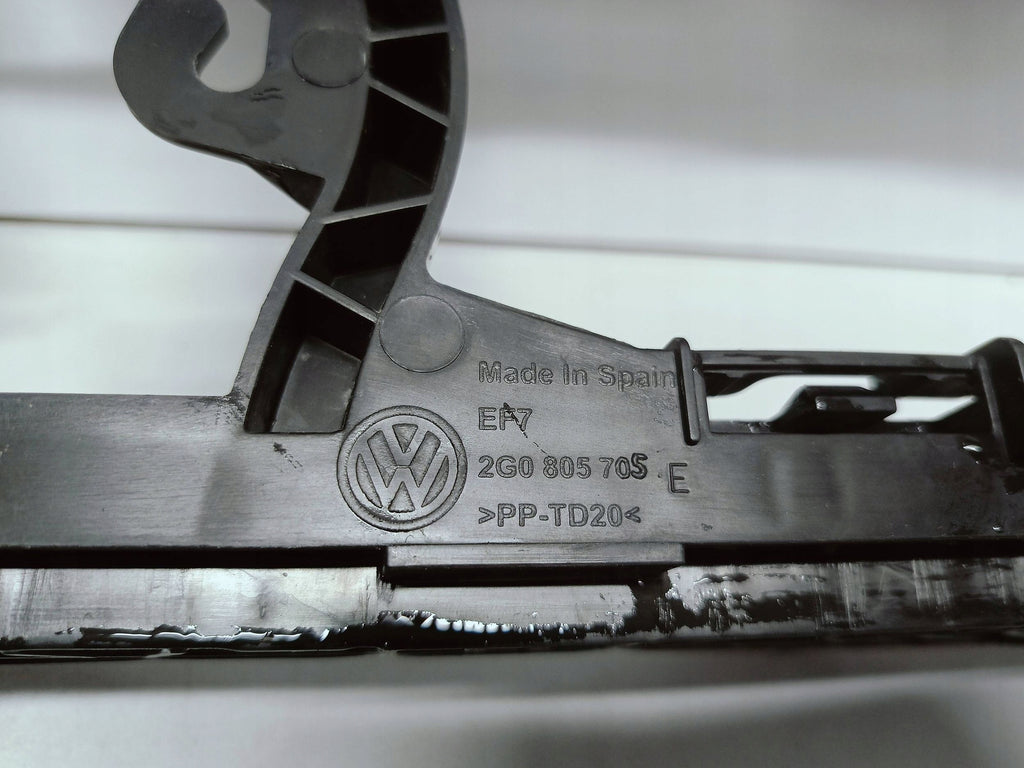 Volkswagen Polo VI 2G0 17- KRATKA WZMOCNIENIE GÓRNE STELAŻ GRILLA 2G0805705