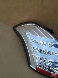 SUZUKI SWIFT MK7 10- LAMPA LEWY TYŁ LEWA TYLNA SONAR CHOME CLEAR