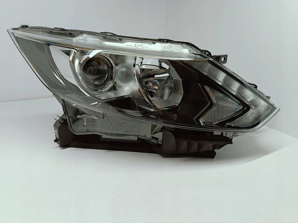 Nissan Qashqai II J11 13- LAMPA PRAWA PRZÓD ZWYKŁA+LED KOITO EU 100-18013