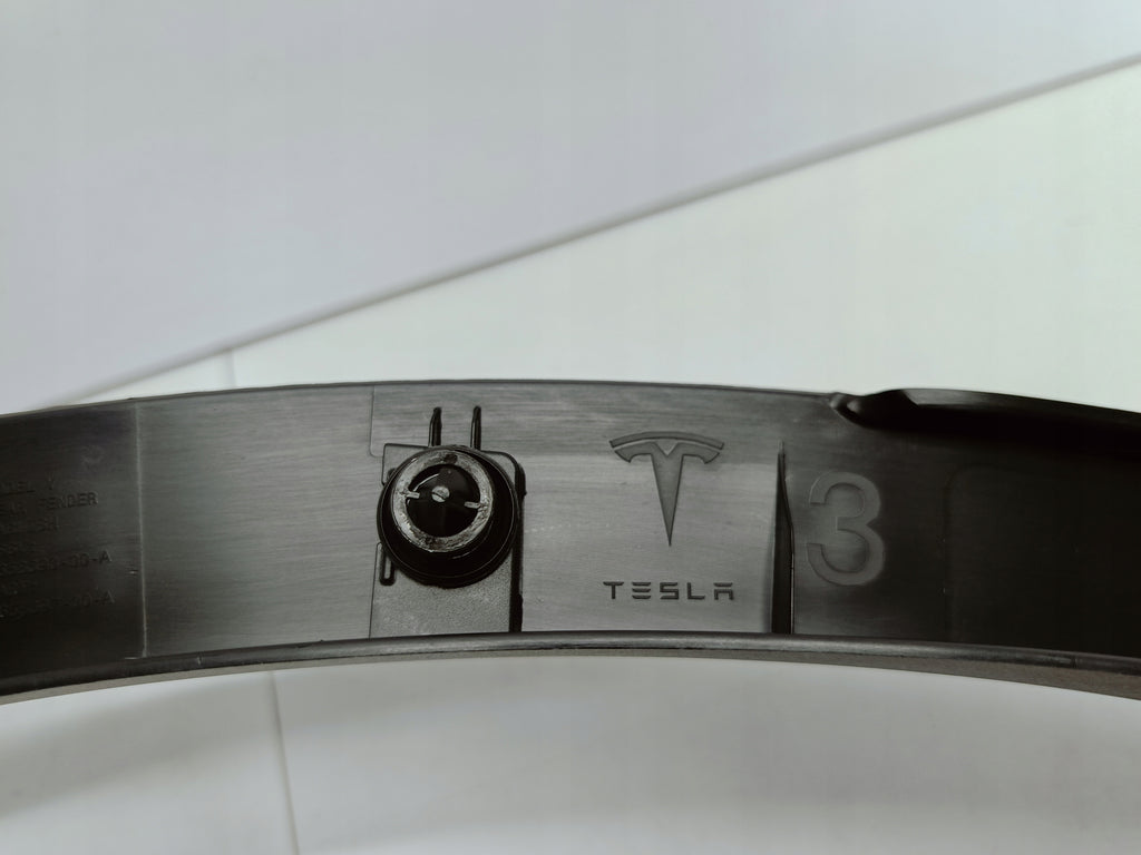 TESLA MODEL Y MY 20- LISTWA BŁOTNIKA LEWY LEWA TYŁ TYLNA 1658697-00-A