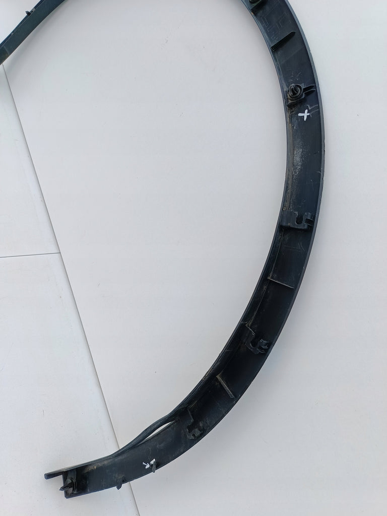 TESLA MODEL Y MY 20- NAKŁADKA LISTWA BŁOTNIKA LEWY PRZÓD 1658695-00-A