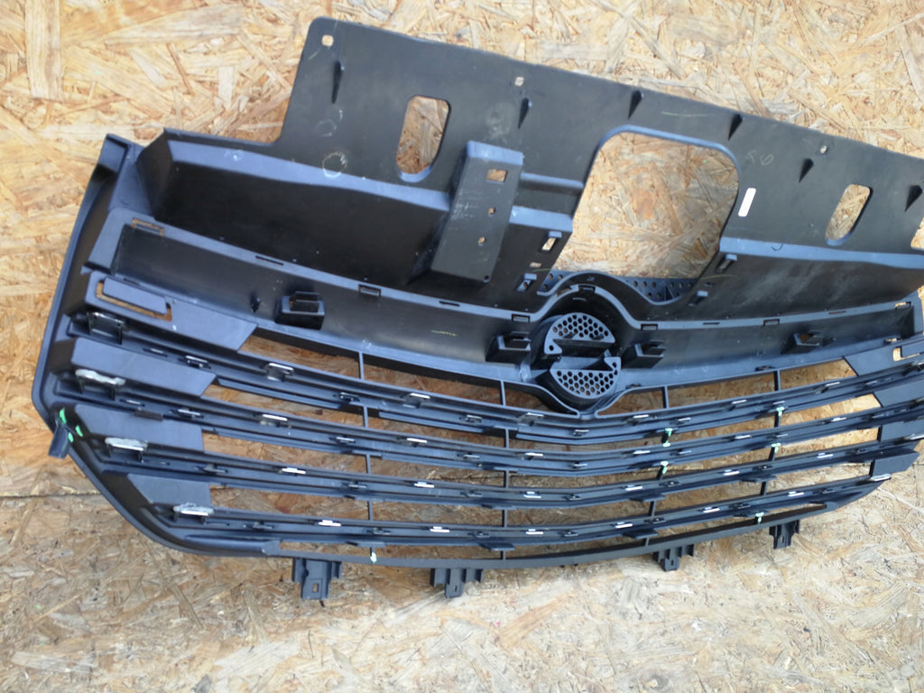 OPEL VIVARO B 14- ATRAPA KRATKA GRILL ZDERZAKA PRZEDNIEGO CHROM 623105615R