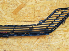 Load image into Gallery viewer, PEUGEOT 208 II 19- KRATKA ŚRODKOWA ATRAPA GRILL ZDERZAKA PRZÓD 9823209880