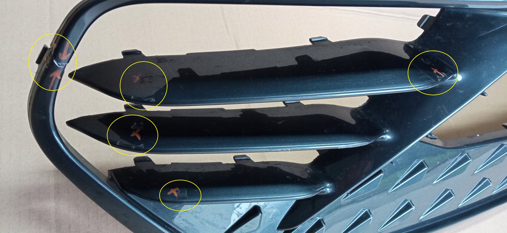 SEAT CUPRA BORN 21- ATRAPA GRILL KRATKA ŚRODKOWA ZDERZAKA PRZÓD 10E805903C