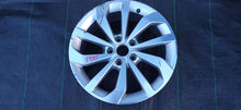 Laden Sie das Bild in den Galerie-Viewer, ALUFELGE VW T-ROC TROC 2GA 7.0"x17" 5X112 ET 45 2GA601025AC
