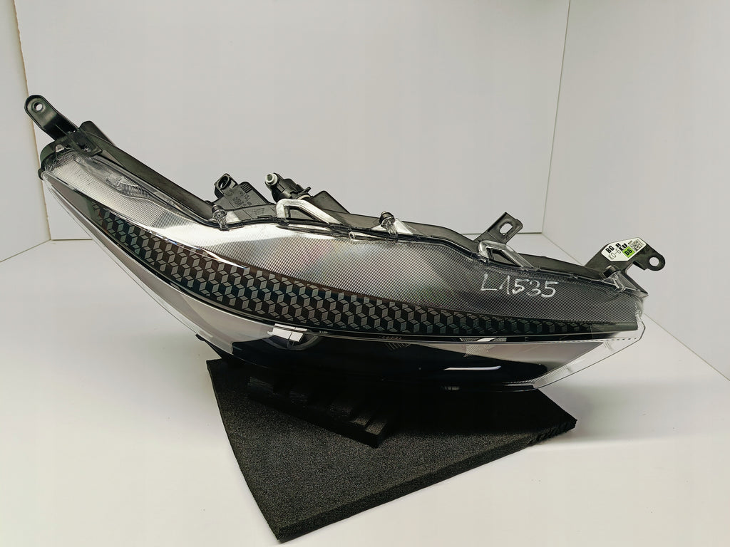 TOYOTA YARIS IV 4 P21 19-LAMPA REFLEKTOR PRAWY PRZÓD SOCZEWKA KOITO K0-6 EU