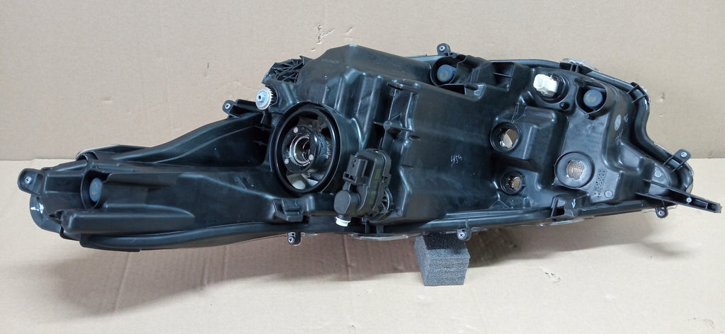 TOYOTA YARIS IV 4 19- LAMPA REFLEKTOR PRAWY PRZÓD SOCZEWKA KOITO K0-6 EU