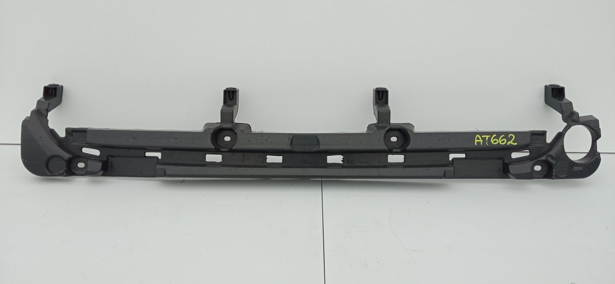 Renault Captur I 17- Guide Bracket Center Rear Bumper P2-RCT2W-2 — photo 1 of 9