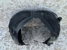 Laden Sie das Bild in den Galerie-Viewer, TESLA MODEL 3 III M3 17- RADHAUS SCHUTZ RECHTS VORNE 1081582-00-D