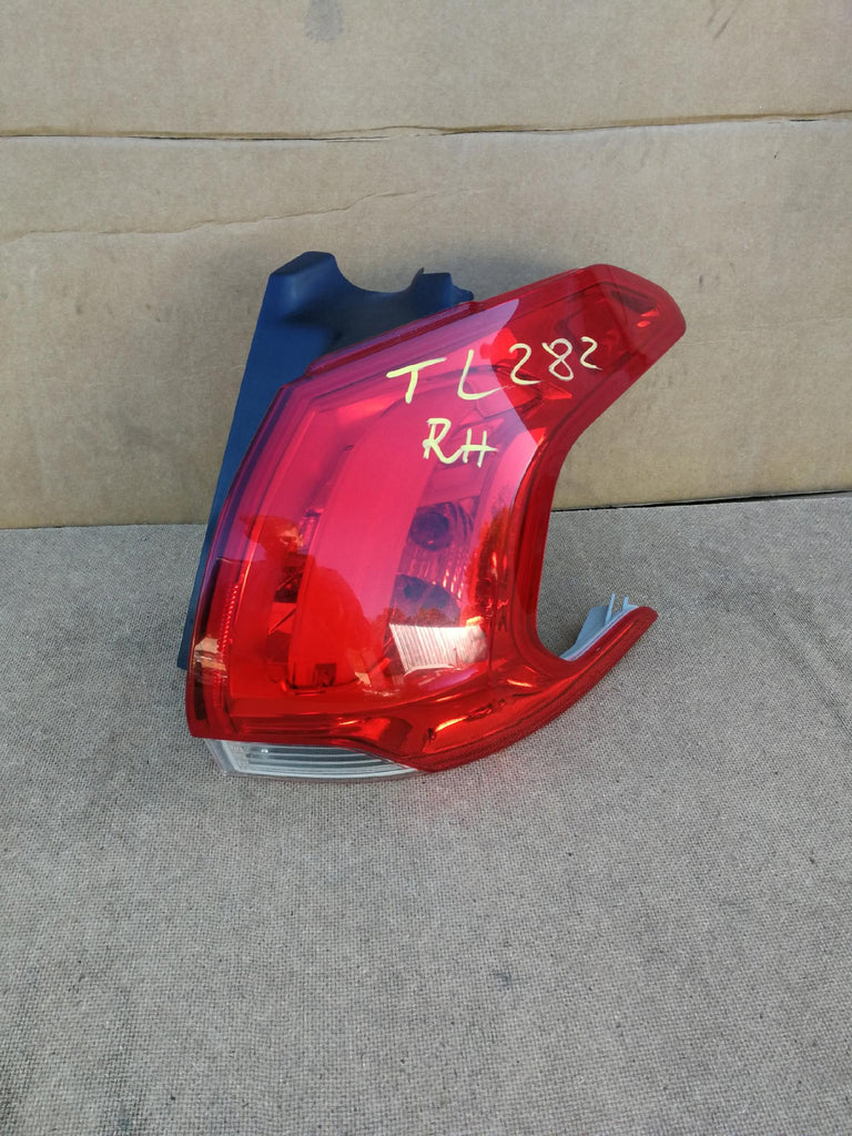 PEUGEOT 2008 I 13- LAMPA PRAWY TYŁ PRAWA TYLNA 9678074380