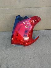 Załaduj zdjęcie do przeglądarki galerii, PEUGEOT 2008 I 13- LAMPA PRAWY TYŁ PRAWA TYLNA 9678074380