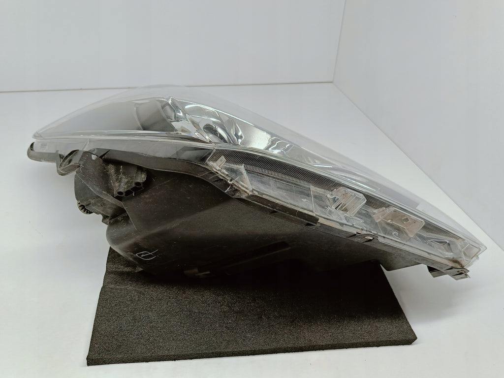 TOYOTA YARIS III LIFT 14- LAMPA PRAWA PRZÓD PRZEDNIA KOITO OD-160