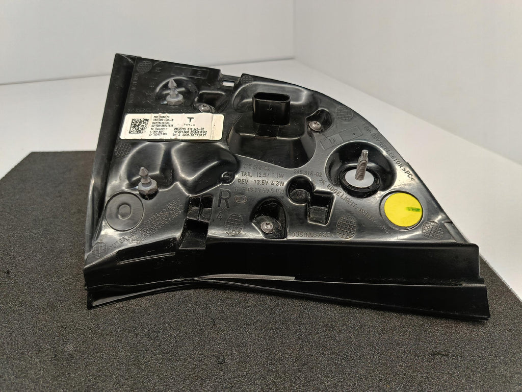 TESLA 3 M3 LIFT Y 20- HECKKLAPPENLEUCHTE RECHTS HINTEN LED OE 1502089-00-B