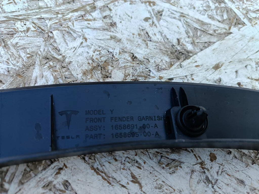 TESLA MODEL Y MJ 20- KOTFLÜGELVERKLEIDUNG LINKS VORNE 1658695-00-A
