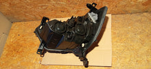 Laden Sie das Bild in den Galerie-Viewer, RENAULT MASTER 19- LAMPA PRAWA PRZÓD PRAWA PRZEDNIA NOWA OE 260105567R