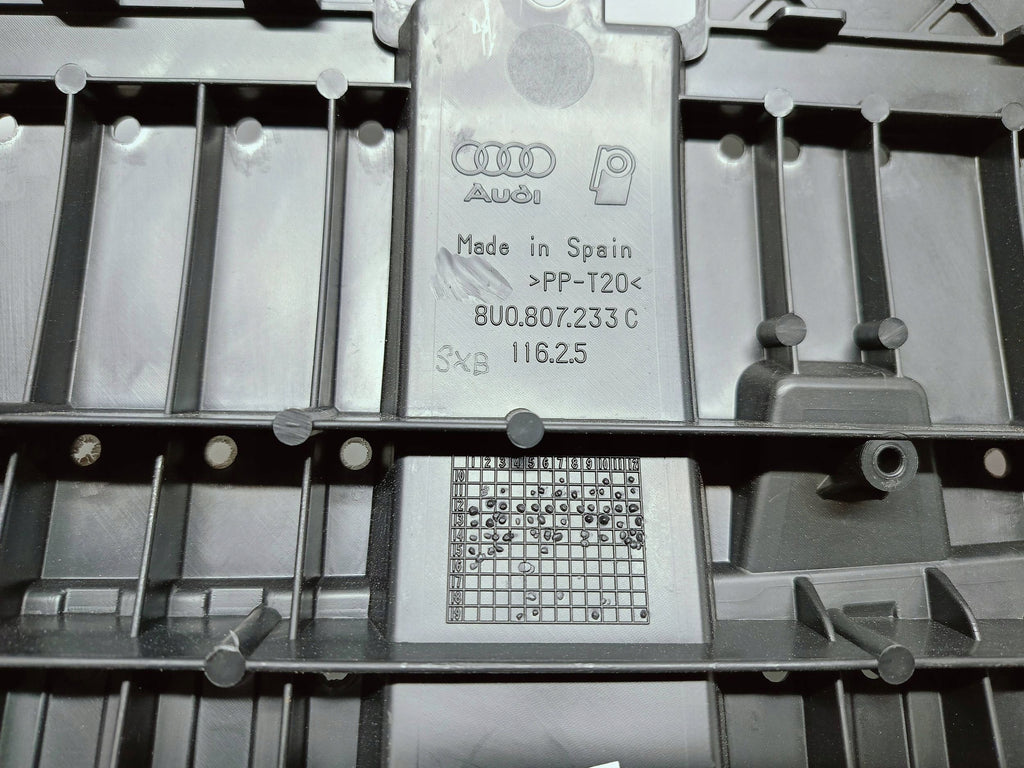 Audi Q3 8U 11- UNTERFAHRSCHUTZ UNTERE ABDECKUNG STOSSFÄNGER VORNE 8U0807233C