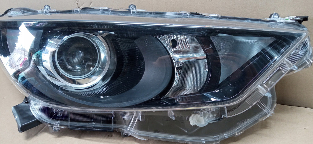 TOYOTA YARIS IV 4 19- LAMPA REFLEKTOR PRAWY PRZÓD SOCZEWKA KOITO K0-6 EU